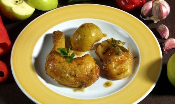 145-muslos-de-pollo-con-patatas-y-manzana-xl-668x400x80xX