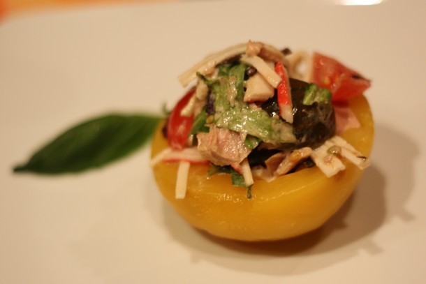 Ensalada dentro de un melocoton