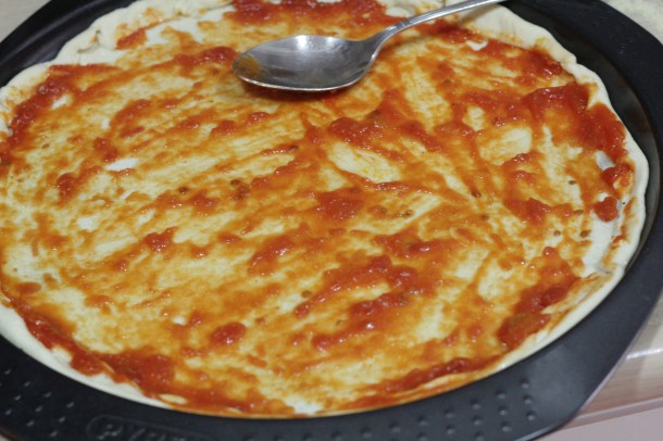 pizza con tomate