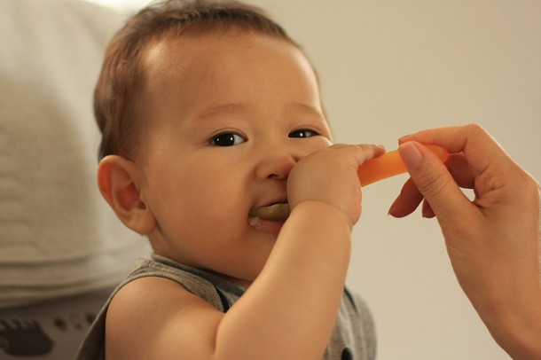 niños comiendo bien