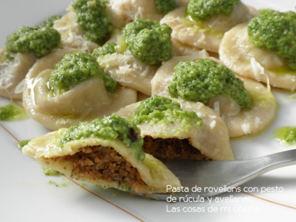 pasta rellena de níscalos o rovellons