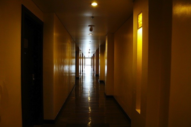 La iluminación en pasillos y escaleras mejora su seguridad