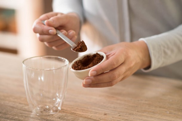 poniendo el cacao al mamaccino