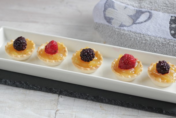 Tartaletas exprés de curd de limón y frutos rojos