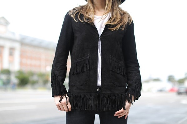 Clochet-streetstyle-zara-flared-jeans-celine-trio-bag-8