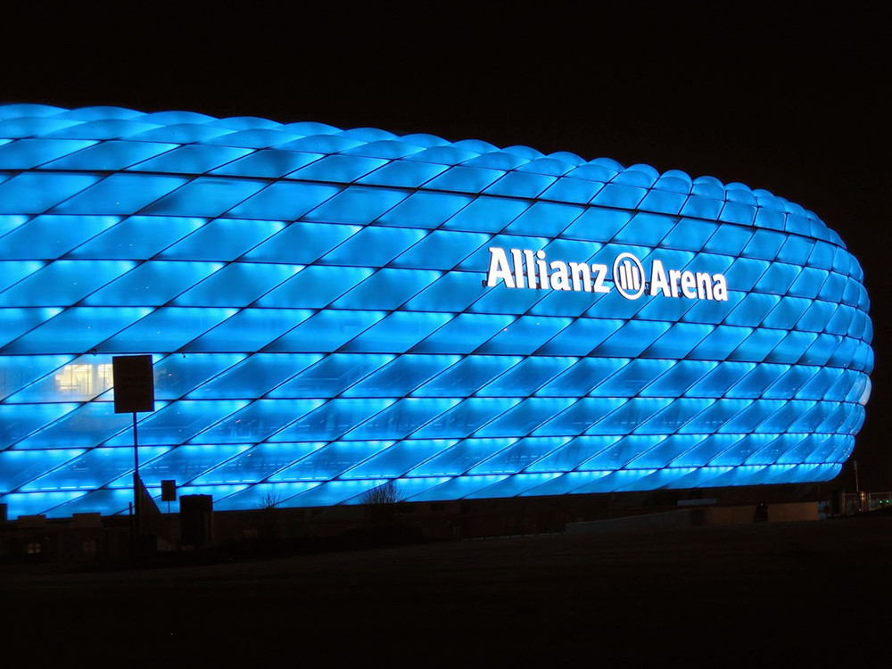 Allianz_Arena_iluminado_por_Philips_2