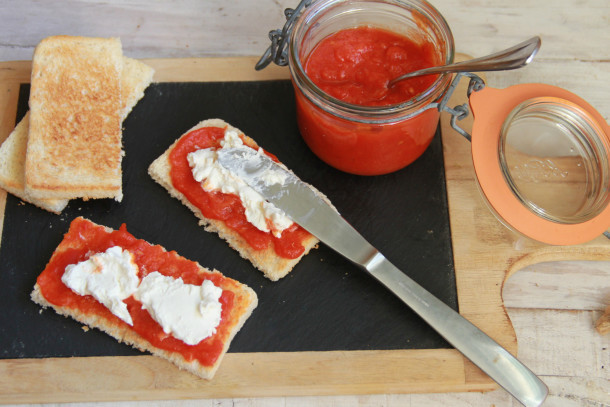 tostas de pimientos y queso
