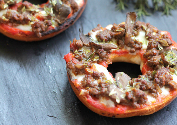 Bagel pizza