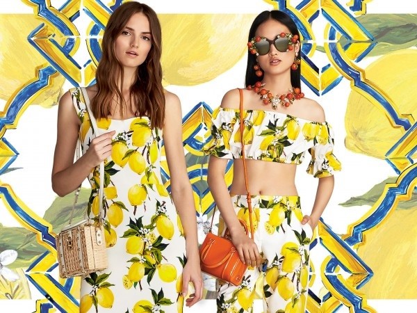 dolce-gabbana-summer-2016-womens-lemon-print-dresses-and-accessories-Landscape-800x450