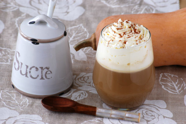 Café de otoño con calabaza
