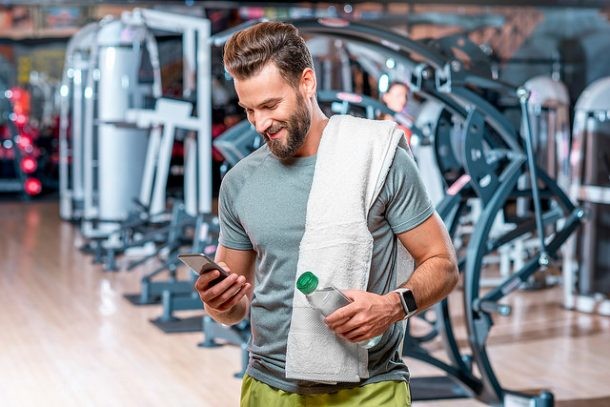 hombre gimnasio móvil