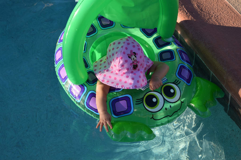 que llevar a la piscina con bebes que llevar a la piscina con bebes
