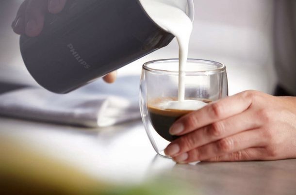 Café en verano. Espumador