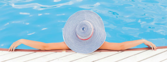 estilo en la piscina