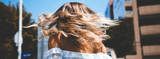 plancha de pelo en verano