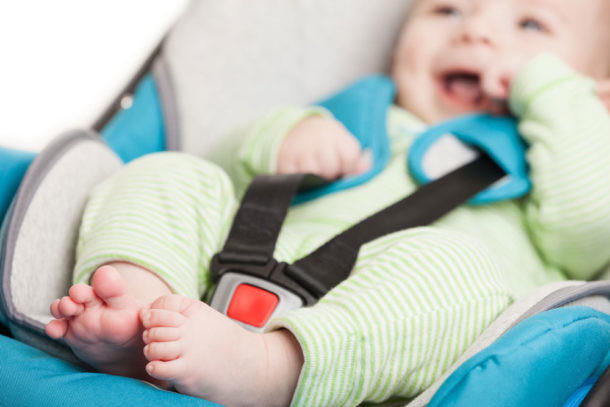 Preparar el primer viaje del bebé en coche