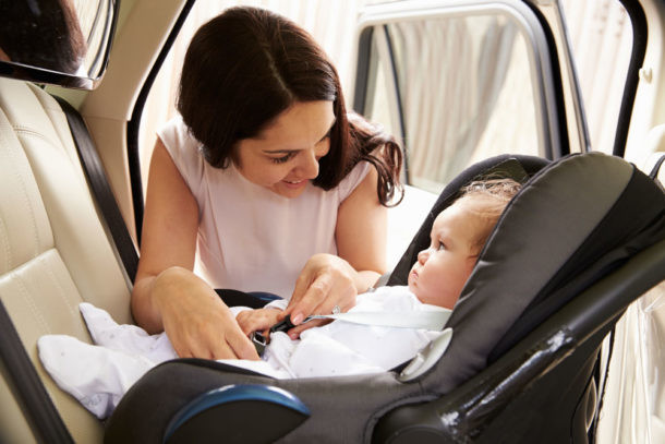 Preparar el primer viaje del bebé en coche anclaje