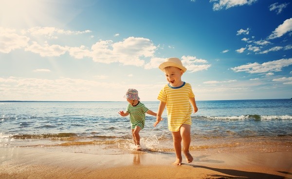bebes en la playa