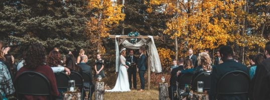 invitada de boda de otoño