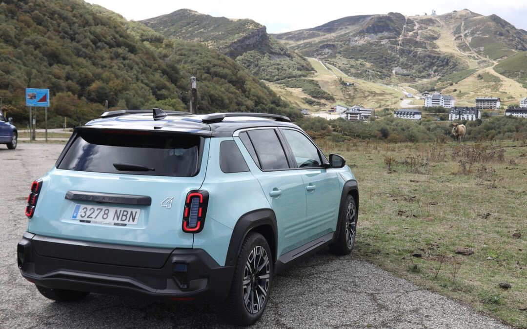 “Hay cosas que hace mejor que un móvil”. Así es Renault 4 E-Tech eléctrico desde el punto de vista de un experto en tecnología