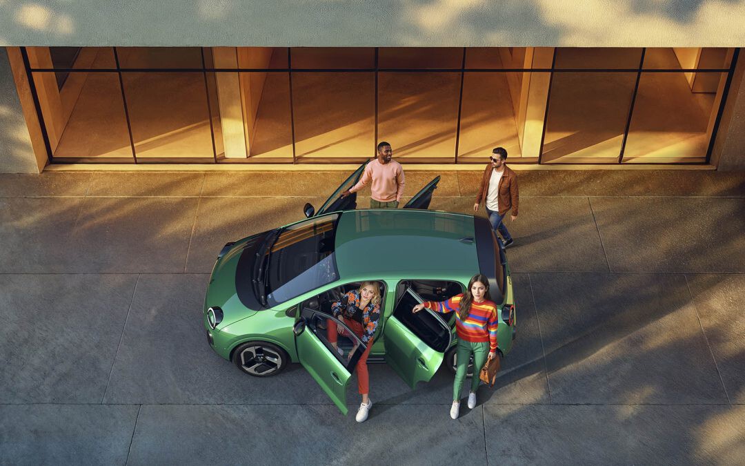 Los coches eléctricos en la ciudad son tendencia: claves de estilo y practicidad que debes conocer antes de estrenar uno