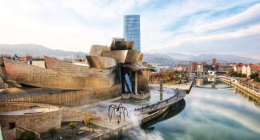 La construcción del Museo Guggenheim Bilbao fue parte de un plan para sanear y dar un giro a la imagen de la ciudad vasca.