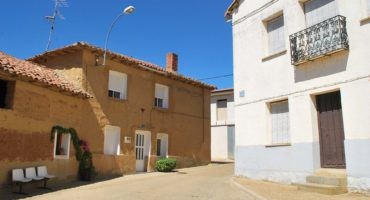 Así es la vida de los pueblos de España en verano.