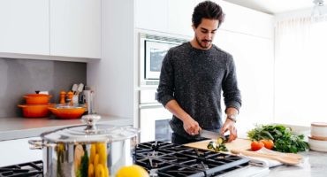Claves para emanciparse según la experiencia de seis jóvenes españoles.