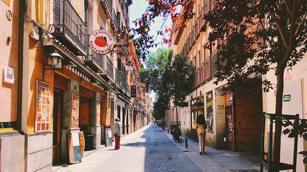 Cinco personas nos hablan de los beneficios de mudarse a una casa pequeña.