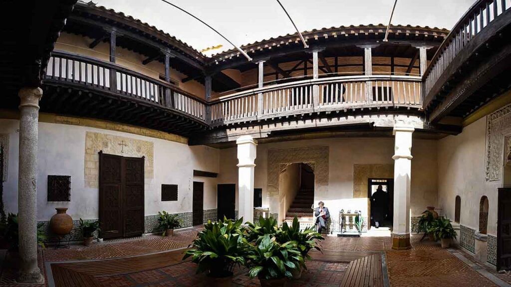 Una antigua casa de Toledo acoge la casa museo de El Greco.