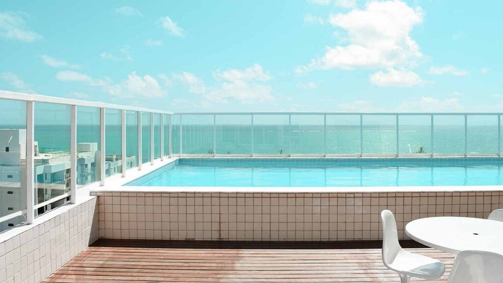Cada vez más viviendas cuentan con piscinas incluso en espacios muy reducidos.