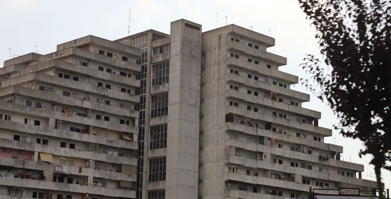 edificio de las velas de scampia con un estilo arquitectonico brutalista