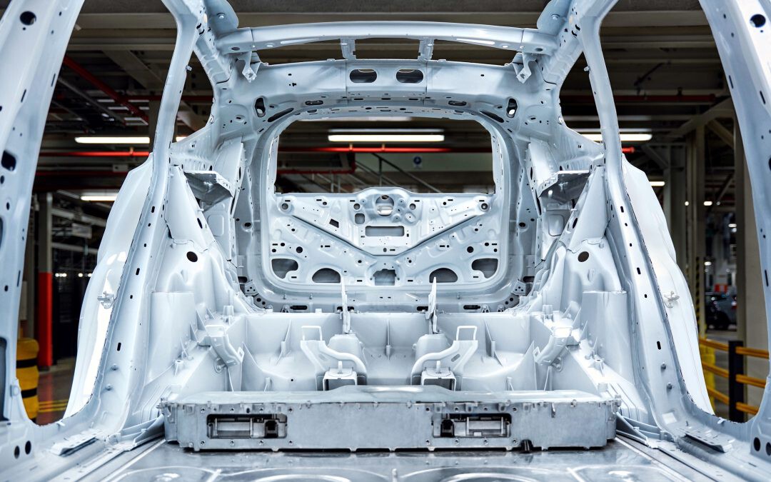 ¿Por qué utilizar 100 piezas cuando basta con una? Así es el ‘megacasting’, el secreto del Volvo EX60 para ser más eficiente,  sostenible y con una autonomía sin precedentes
