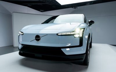 El EX30 es el modelo más compacto y accesible de Volvo, pero el fabricante no ha escatimado en tecnologías y equipamiento