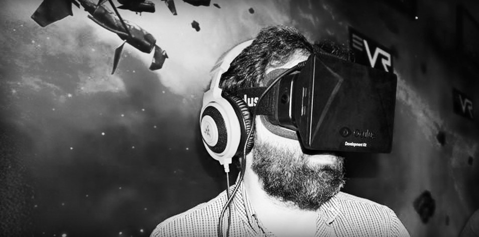 Antonio Ortiz divirtiéndose con Oculus Rift